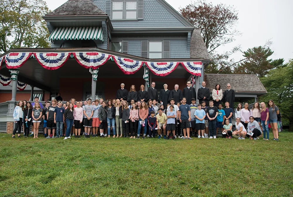 Students help at naturalization ceremony.